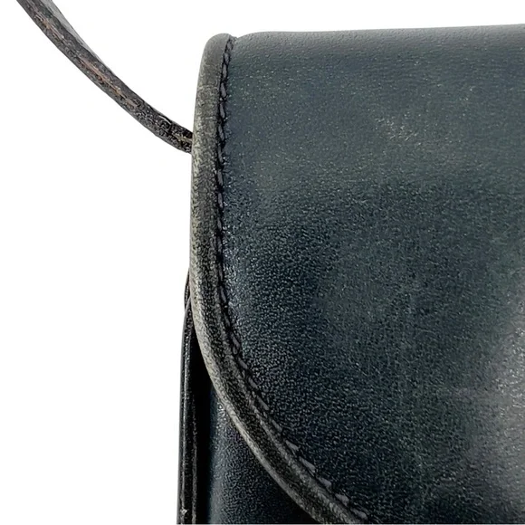 GUCCI Authenticated Vintage Black Interlocking G Leather Crossbody Bag - Picture 13 of 16